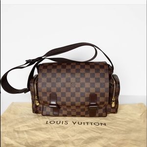 👜Louis Vuitton Melville
      Messenger Bag